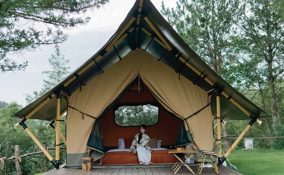 Hotel Bar Tent 7